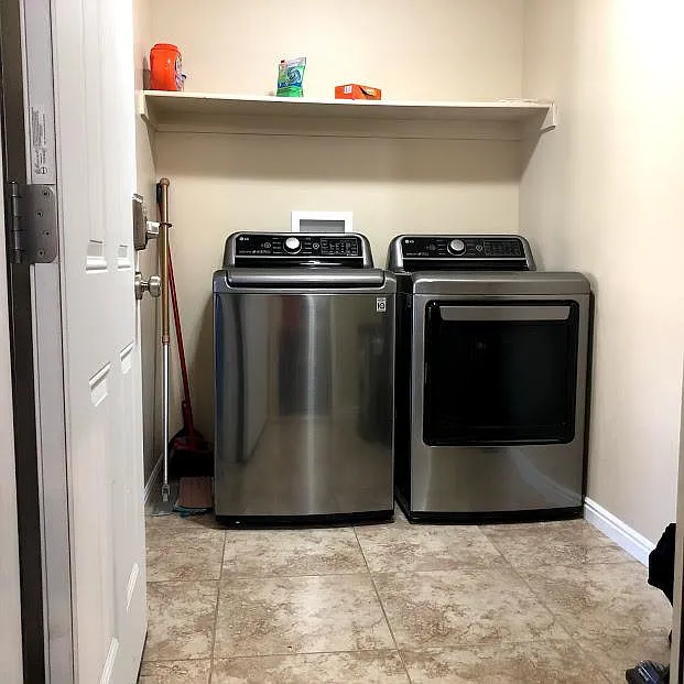 6 bed, 3008 sqft, $650 — Photo 3
