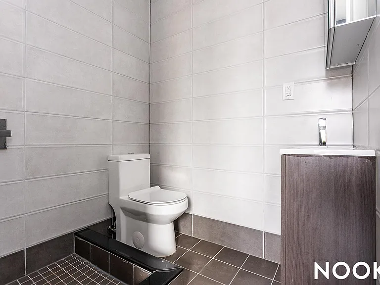 2028 Grove St #2L — Photo 13