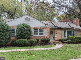 3867 N Chesterbrook Rd, Arlington, VA 22207