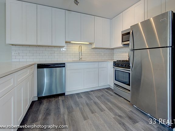 2nd image of 800 W Graceland Ave #202