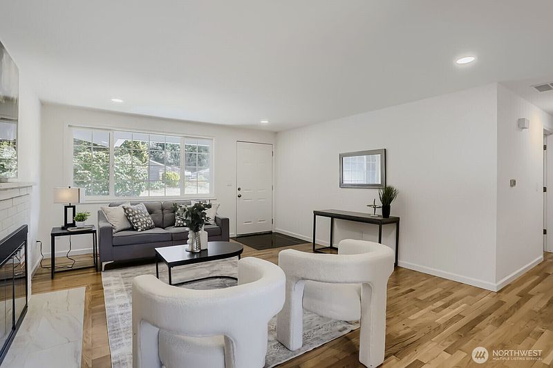 4th image of 14379 104th Avenue NE