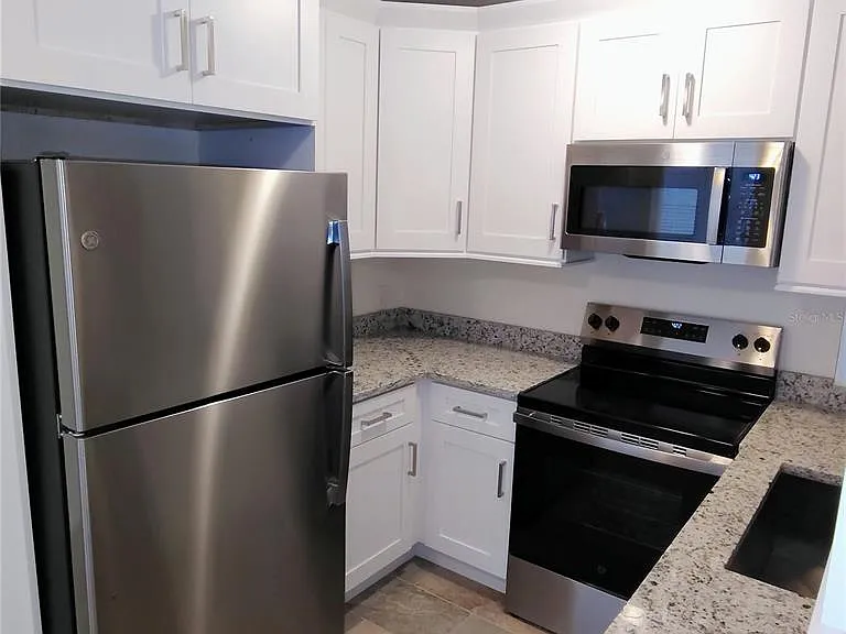 2230 Grove St S — Photo 14