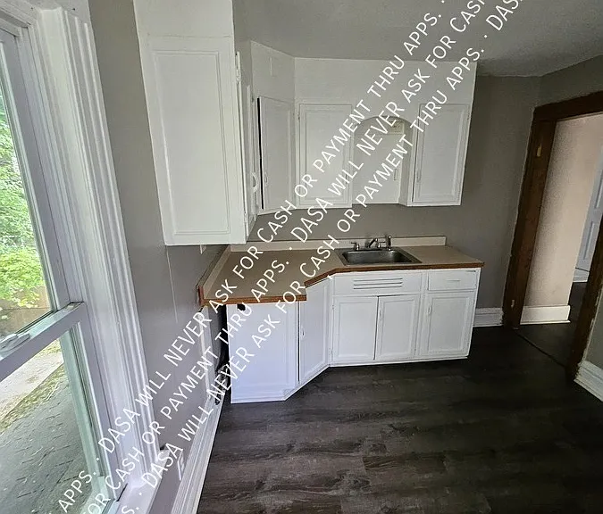 370 Melville St #UPPER — Photo 3
