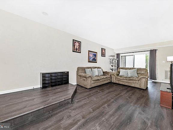 3rd image of 20319 Beaconfield Ter APT 2