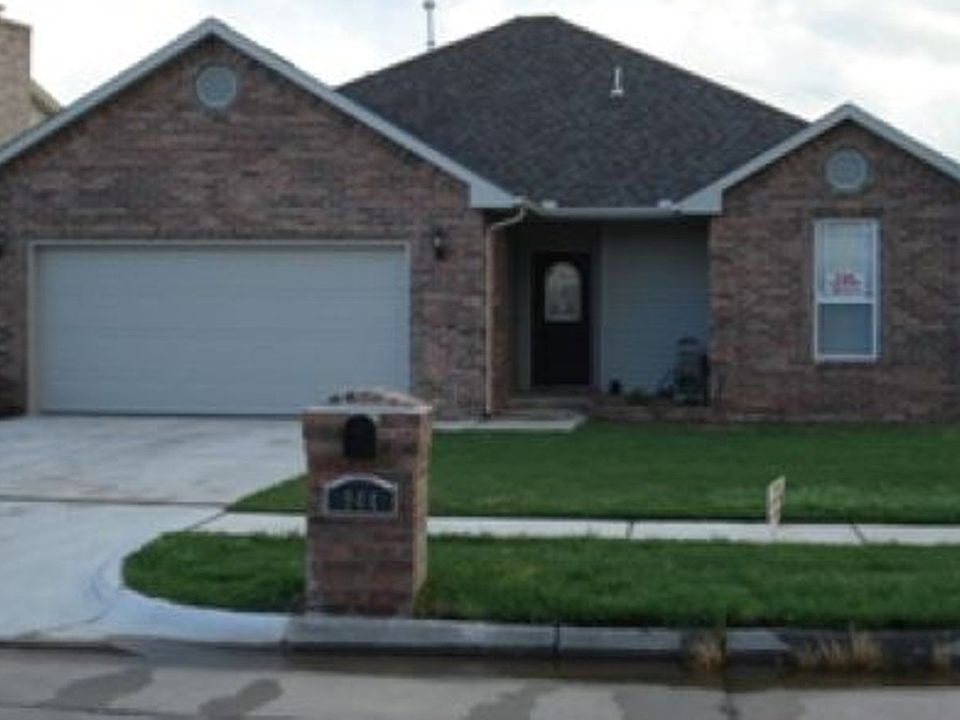 1st image of 944 N Windermere Dr