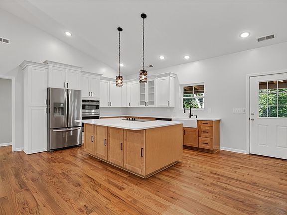 3rd image of 115 Dale Ln
