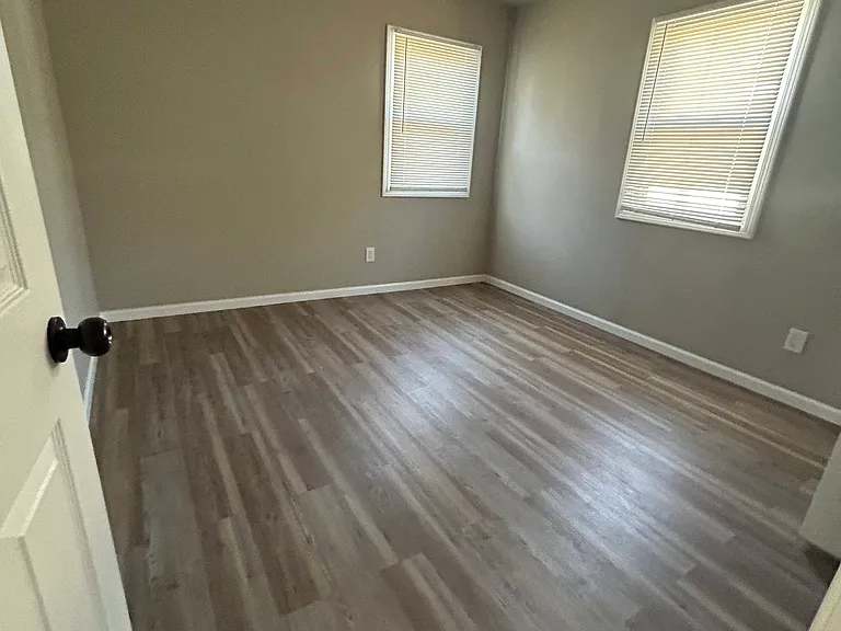 1336 E 51st Pl — Photo 13