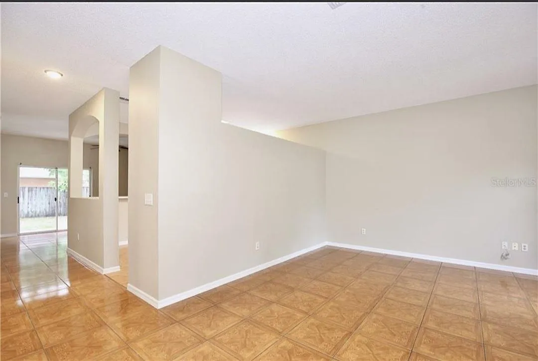 12801 Woodbury Glen Dr — Photo 3