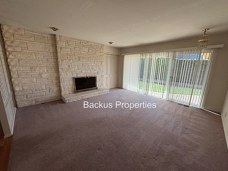 1150 San Diego Dr — Photo 4