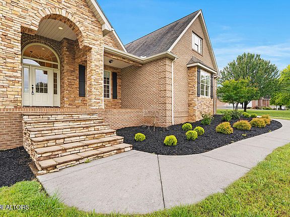 4th image of 170 Shortbark Ln