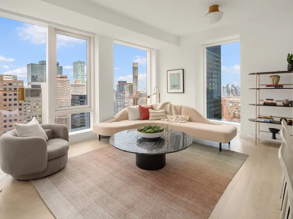 138 East 50th Street 24B image 2 of 11