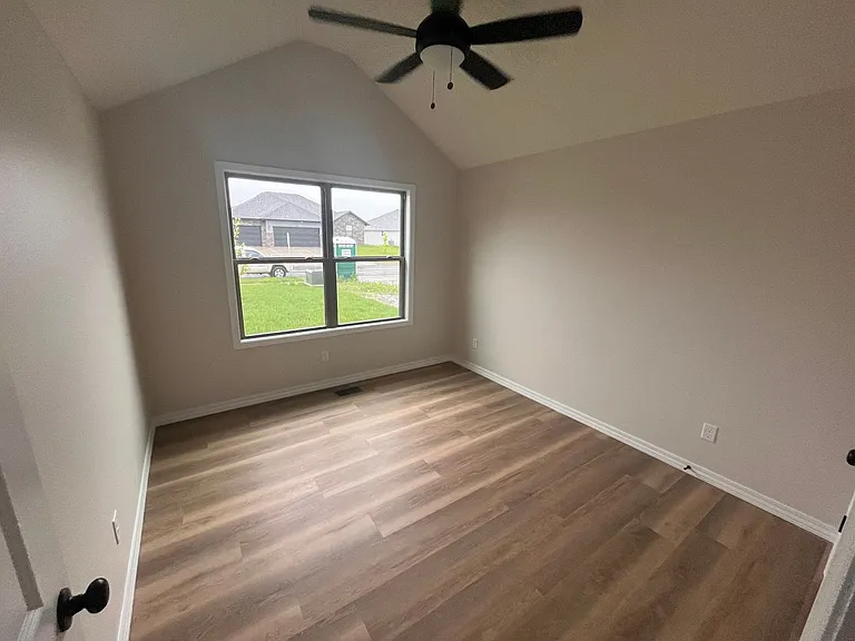 652 W Brook Hollow Dr — Photo 14