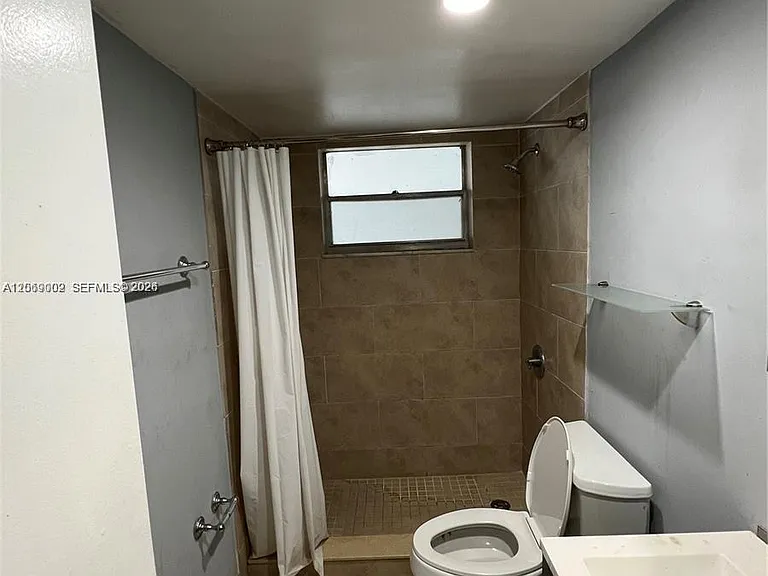 1610 Lenox Ave #409 — Photo 4