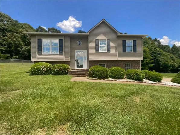 8281 Creedmoor Dr, Rural Hall, NC 27045