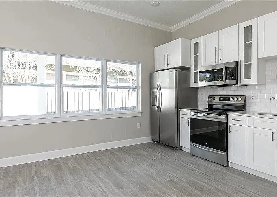 114 8th Ave N #1