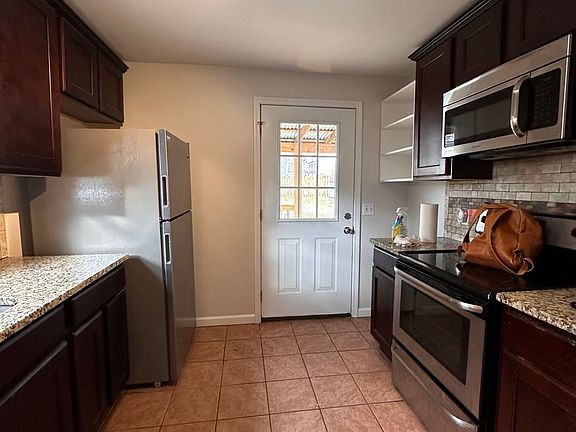 3rd image of 219 Lucile St