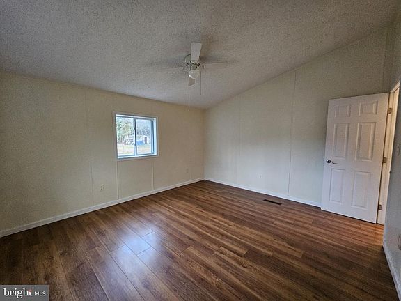 5th image of 207 W Holly Dr