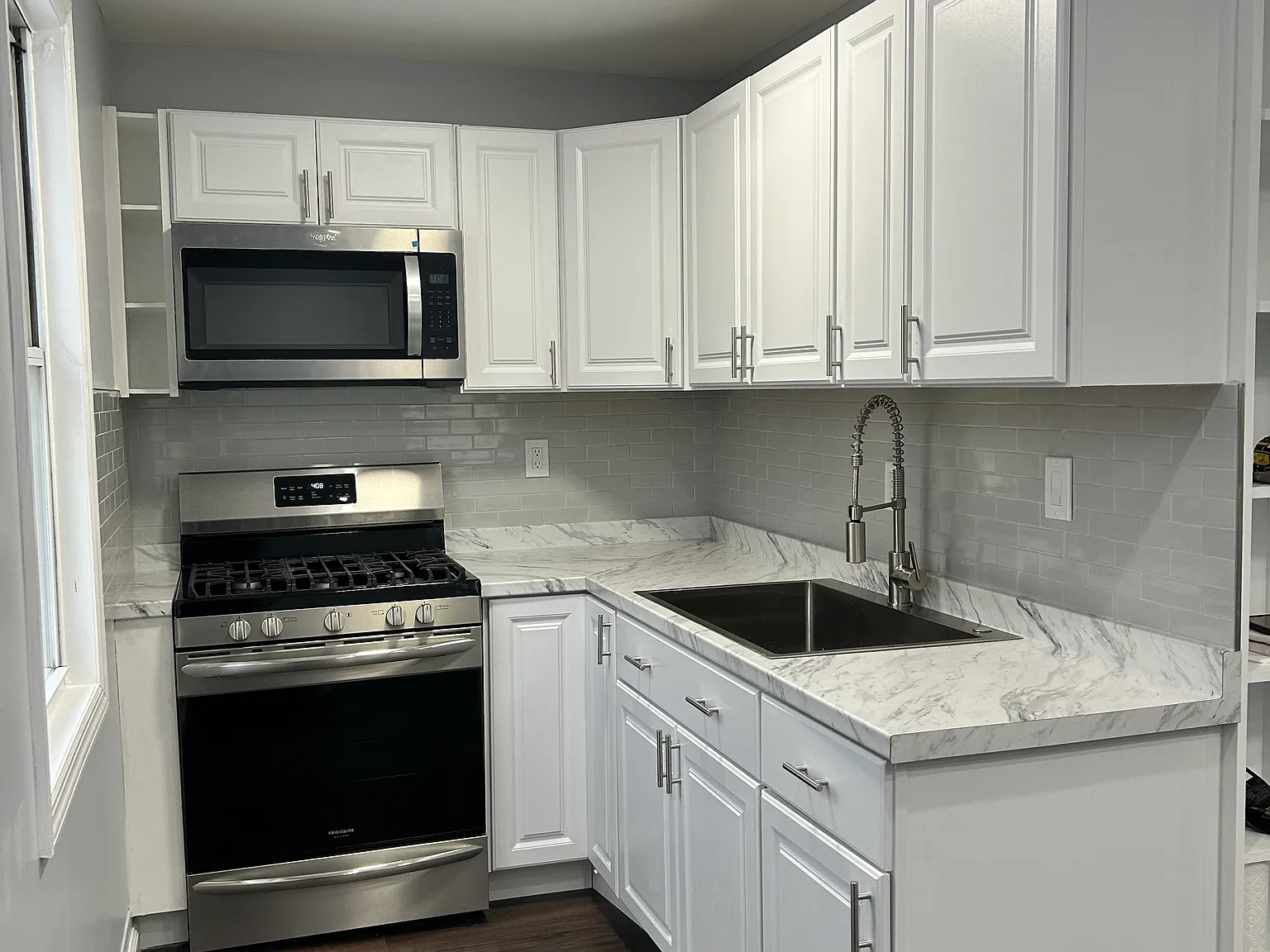 2 bed, 1000 sqft, $2,850 — Photo 2