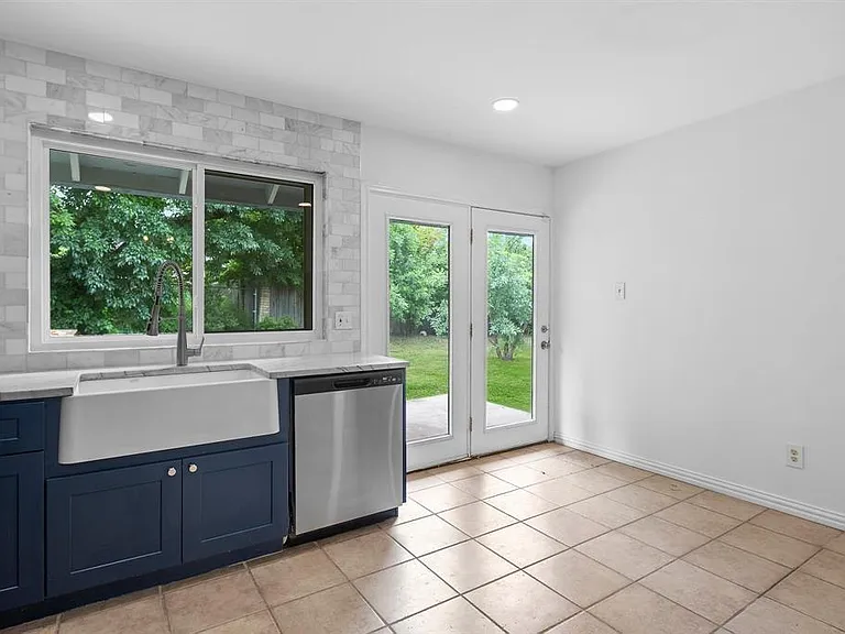 1401 Meadowmear Dr — Photo 2