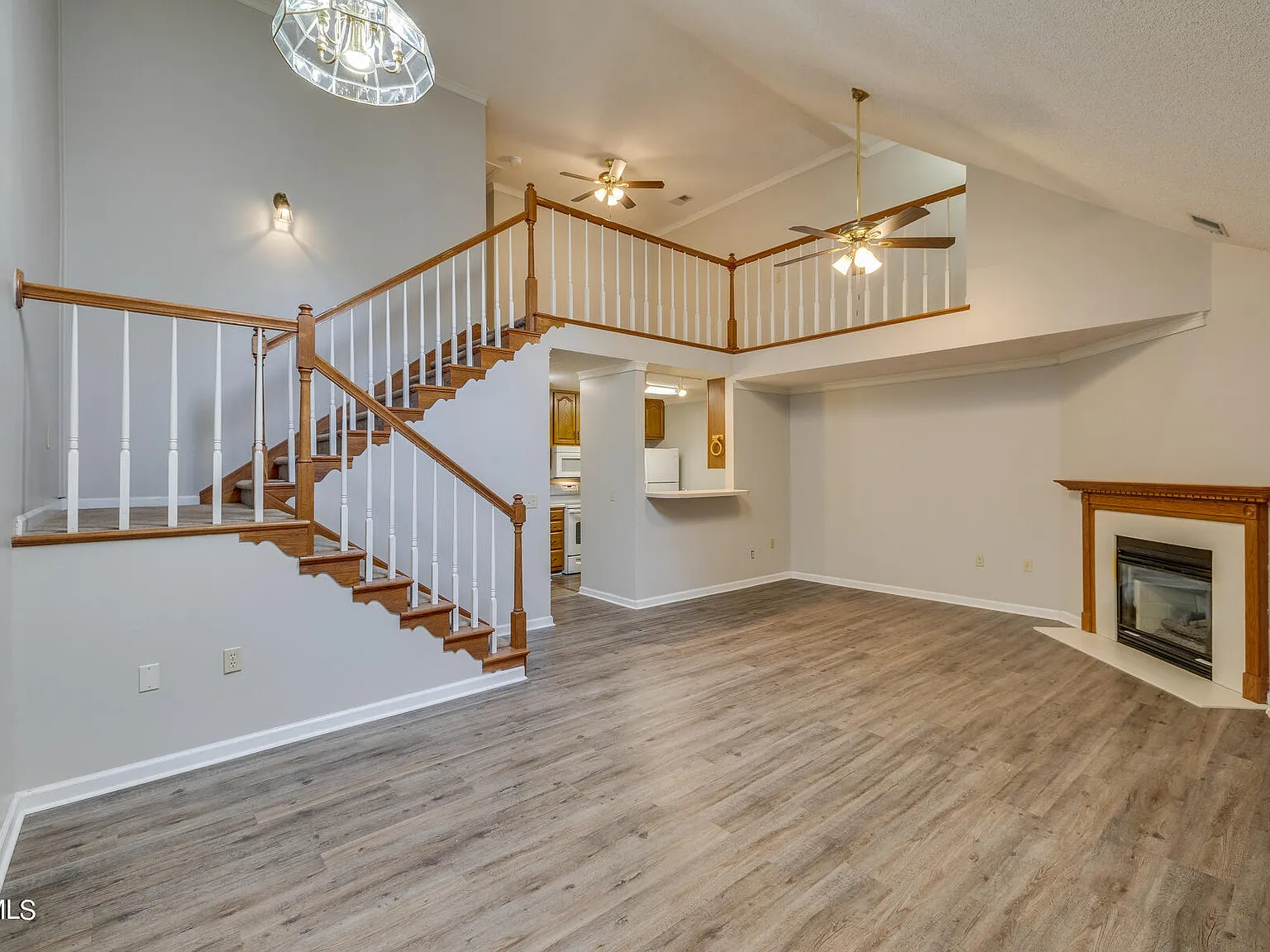 4 bed, 2.5 bath, 2010 sqft, $2,000 — Photo 4