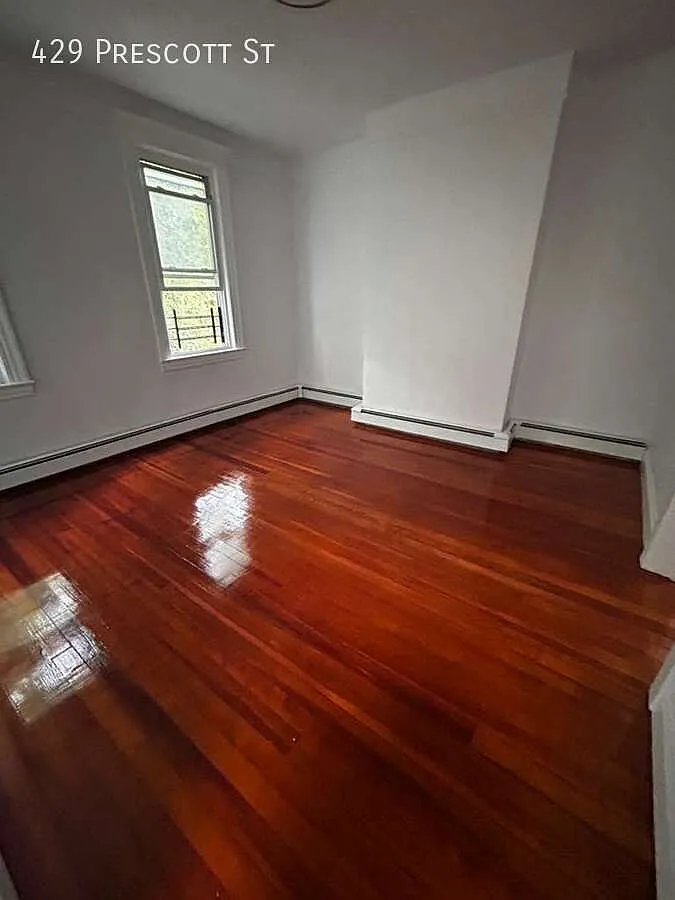 3 bed, $3,000 — Photo 1