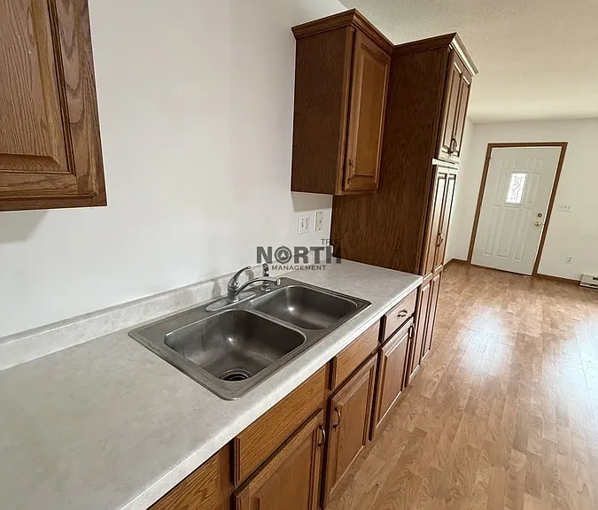 320 Irving St — Photo 7