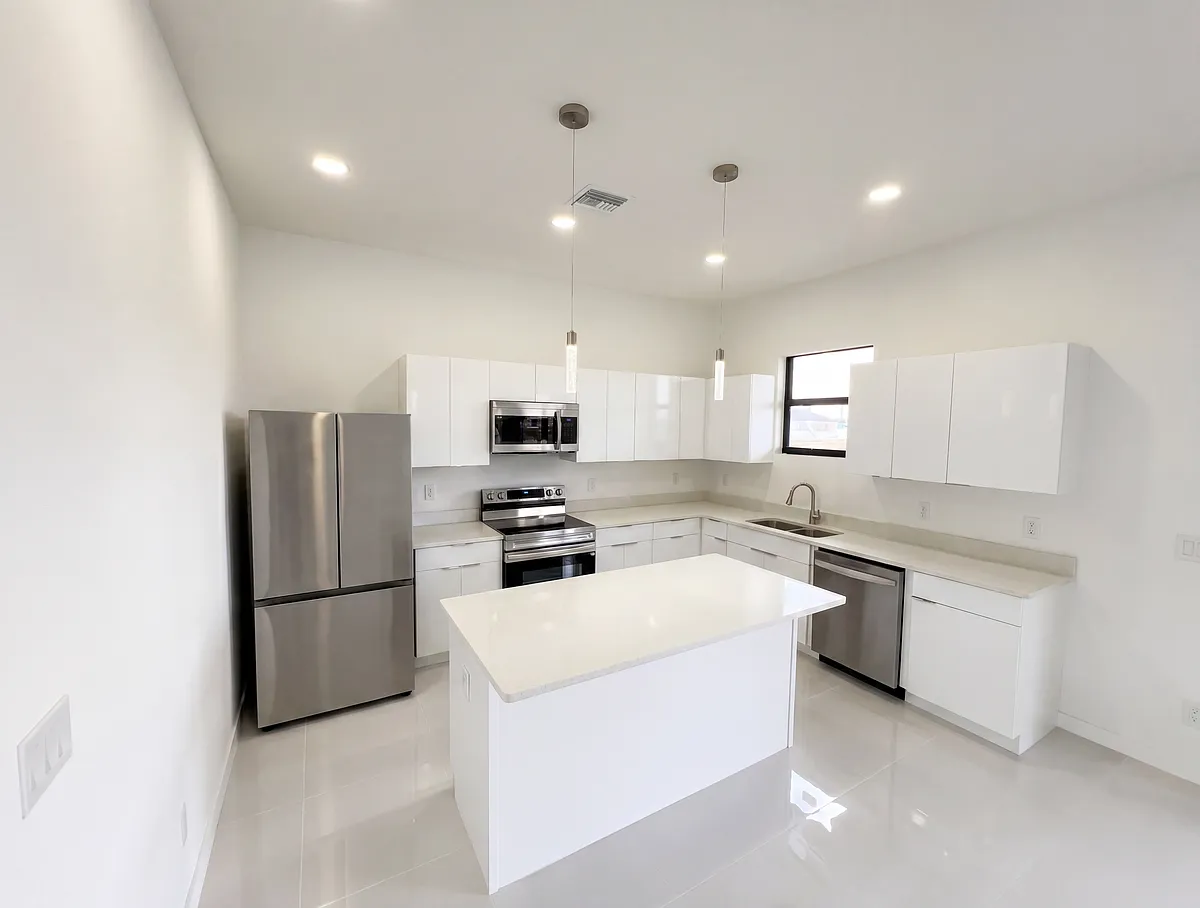 Building Photo - 4402 NW 34th Ter