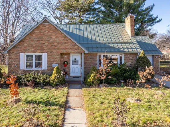 235 Holly Ct, Prairie Du Sac, WI 53578