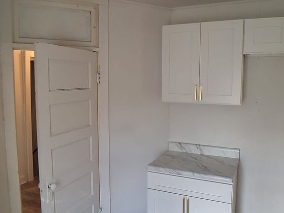 5th image of 277 Chestnut St #3