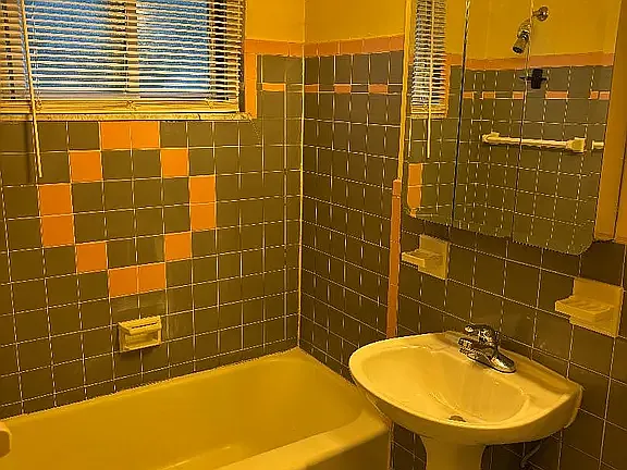 2784 Euclid — Photo 11