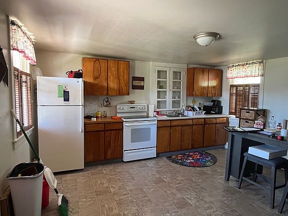 2nd image of 127 N Market Ave #127