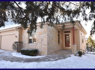 512 Garden Prairie Dr, Waukesha, WI 53186