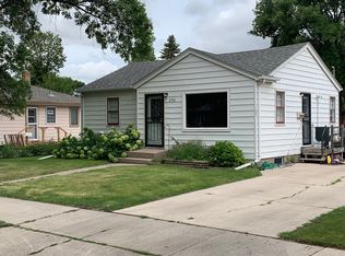 2530 9th Ave N, Grand Forks, ND 58203
