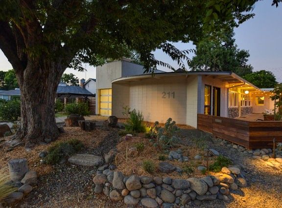 3rd image of 211 Meister Way