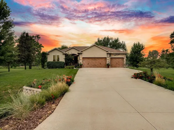10531 E Snokomo Rd, Hutchinson, KS 67502