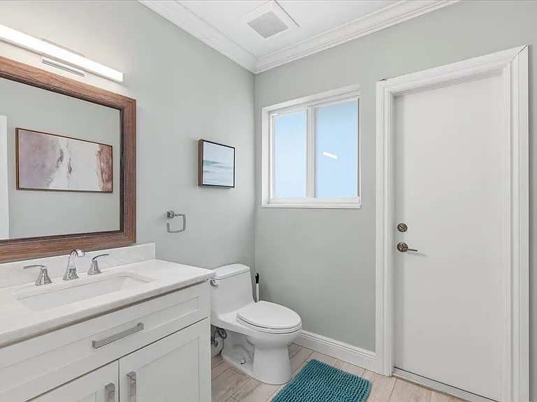 2210 NE 34th Ct — Photo 30