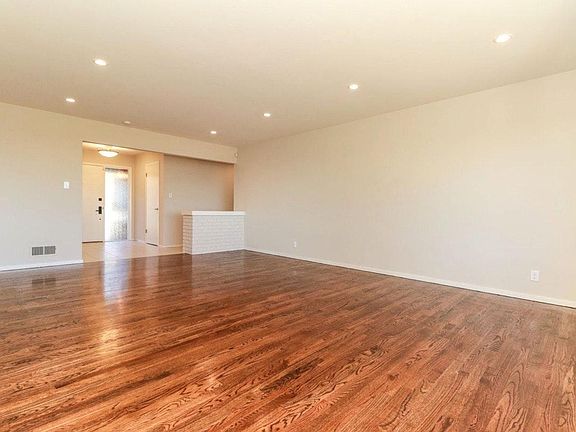 4th image of 246 Castenada Dr