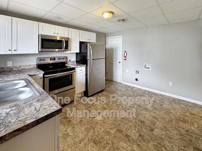 476 W Main St — Photo 2