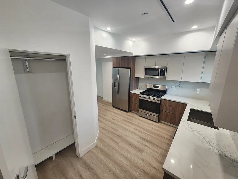 6061 Fulton Ave #6 — Photo 35