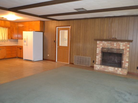 4th image of 208 N West St
