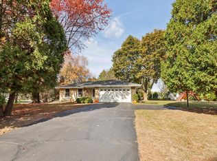 N48W22450 Wedgewood Glen Dr, Sussex, WI 53089