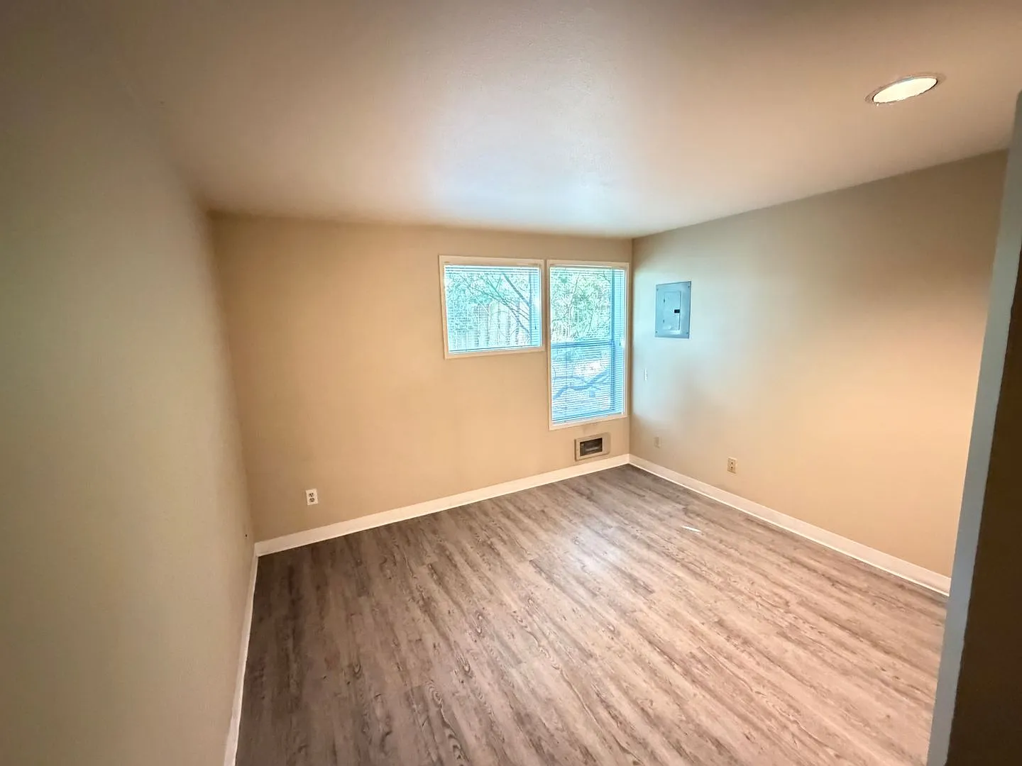 Boston West Apartments — Photo 3