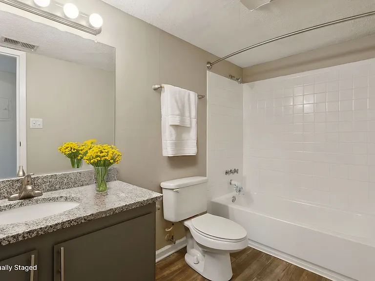 Applewood At The Cove Apartments — Photo 15