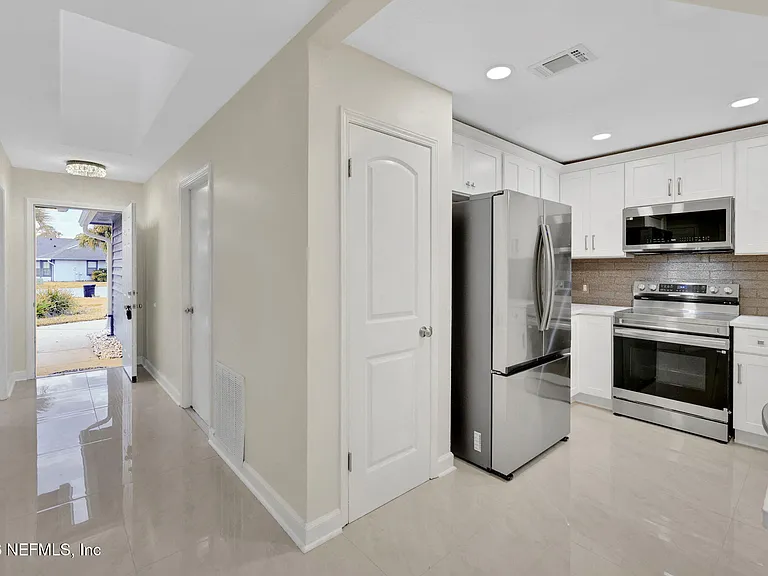 181 Aruba Ln — Photo 8