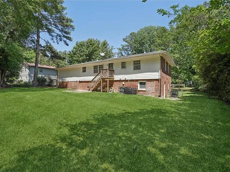 119 Kelso Dr SW — Photo 47