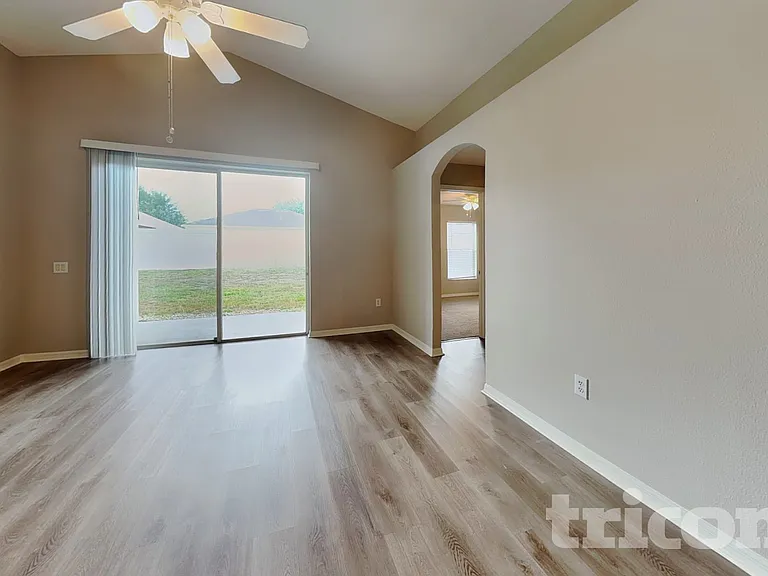 10041 Creek Bluff Dr — Photo 2
