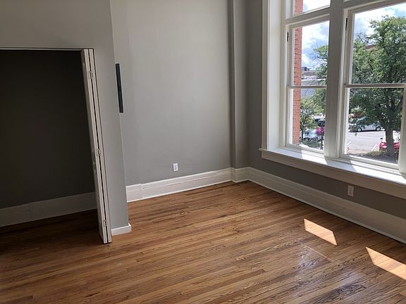 4th image of 421 Brady St #4