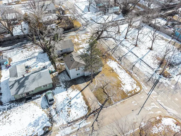 904 Harding St, Wichita, KS 67208