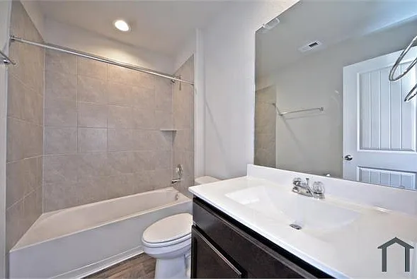 1510 Ashford Bend Ln — Photo 5