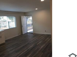 516 W Century Blvd APT 4, Los Angeles, CA 90044